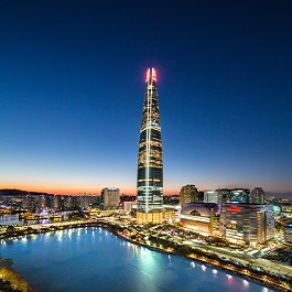 Night view of Lotte World Tower above Seok-Chon Lake