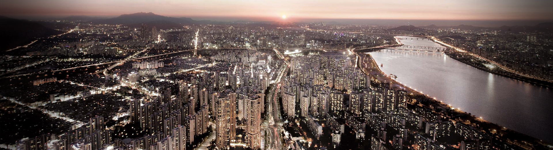 West: Panorama of Gangnam, Teheran-ro, COEX, and Jamsil Stadium 